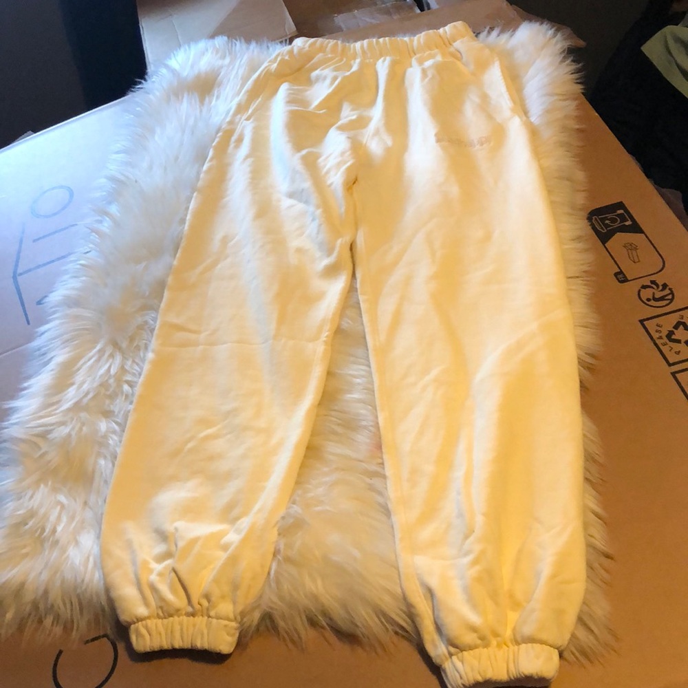 MadHappy Sweatpants Cream XS New without tag
